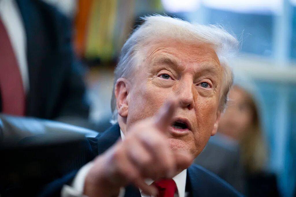 高管连续辞职、被特朗普索赔：BBC为何陷入数十年来最大危机