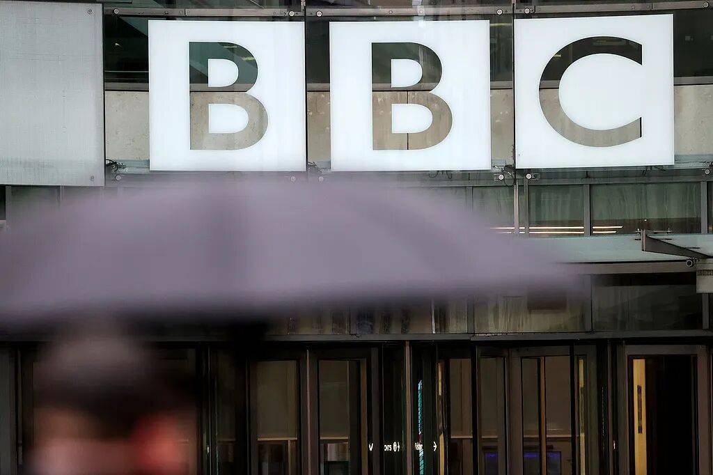 高管连续辞职、被特朗普索赔：BBC为何陷入数十年来最大危机