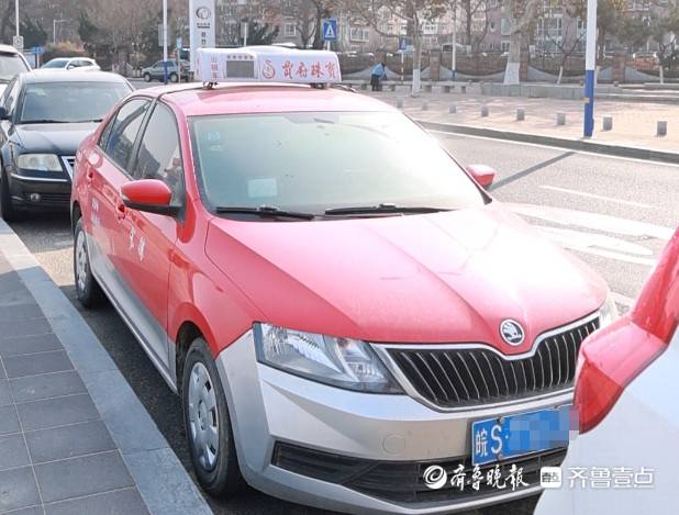一辆“皖S”出租车，在烟台海边泊车多日，引发热心市民关切