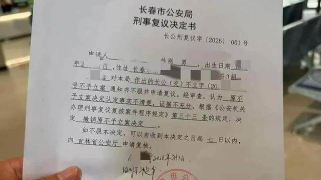路虎1分钟8次别停奔驰引发事故，警方认定却多次反转，奔驰维修加折旧损失近16万，无法走保险流程维权陷困