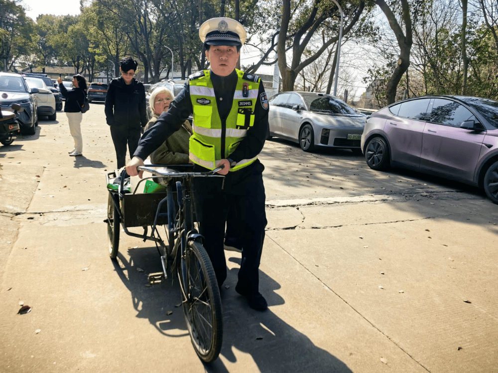 “这可能是最后一次来看你了”，常州九旬老人偷偷骑两个多小时三轮车祭扫亡夫