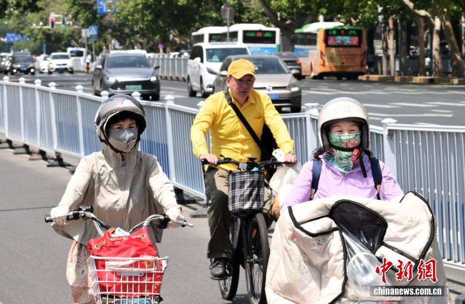 河北石家庄遇高温天气 最高气温达39℃