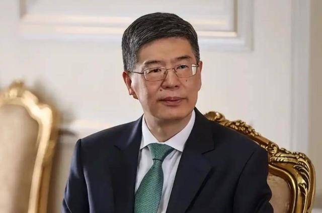 伊朗强硬派上台第3天,穿军装会见中国大使,希望得到一些帮助?