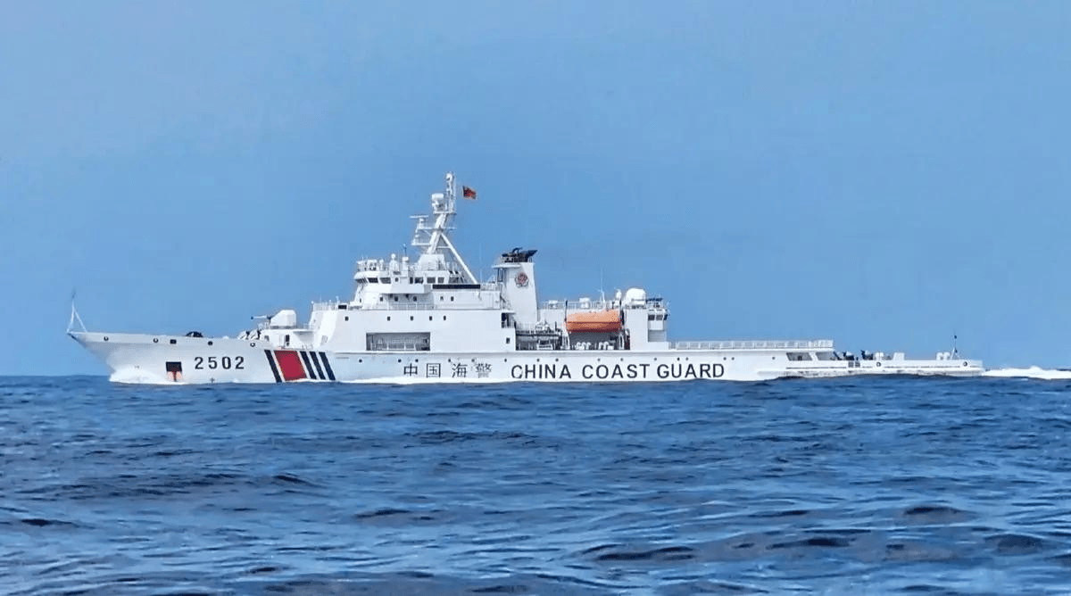 菲律宾防长想要硬碰硬，中方满足他的要求，一场史无前例的军演，在黄岩岛展开